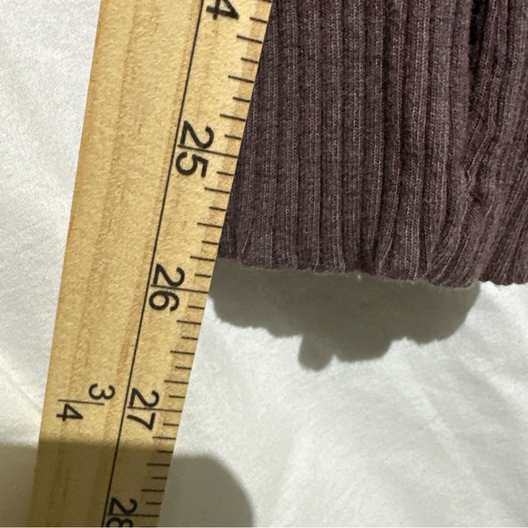 Alo Yoga Women's Turtle Neck Athletic Sweatshirt Size S Plum Mauve Athleisure - Picture 8 of 10